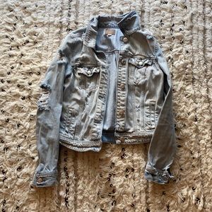 Super Cute AE Ripped Jean Jacket